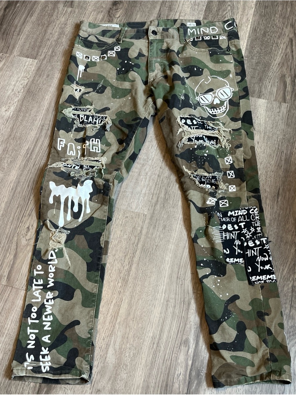 Camouflage Graphic Distressed men's  Jeans 38x32